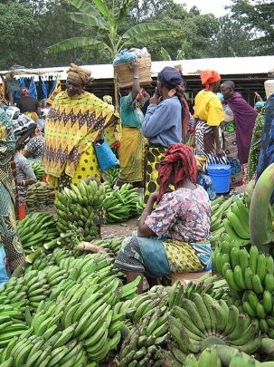 800px-Tengeru_market staand