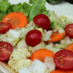 Gemengde salade met bloemkool en avocado 4