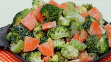 Voedzame salade met wortel en broccoli 3