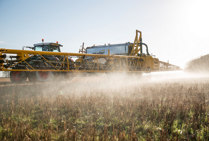 Ongeneeslijk ziek door landbouwgif 12