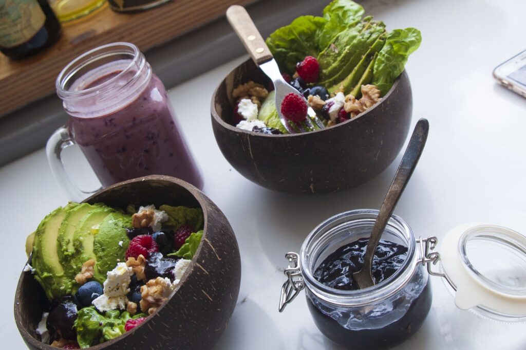 Salade met avocado, frambozen en vlierbessencompote 3